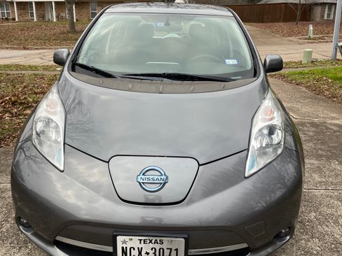 Used 2017 Nissan Leaf S image 1