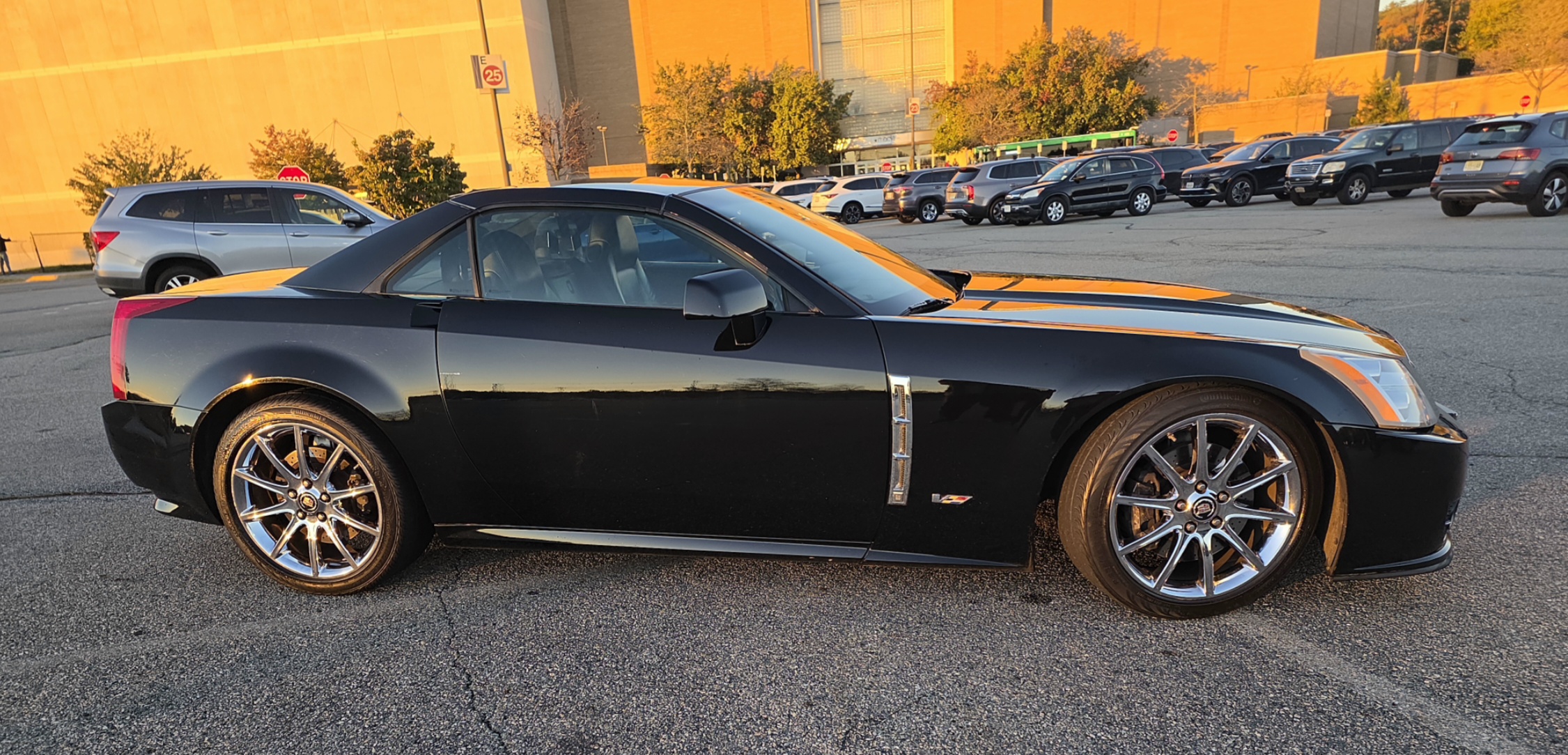 Used 2009 Cadillac XLR V w/ Weather Veil Package RWD image 2