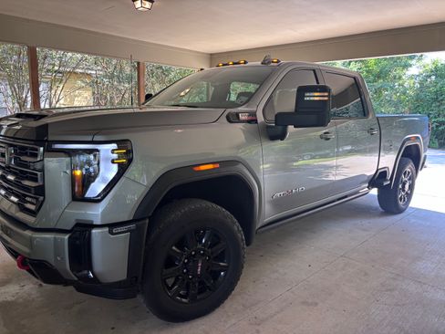Used 2025 GMC Sierra 2500 AT4 w/ AT4 Premium Plus Package AWD/4WD image 2