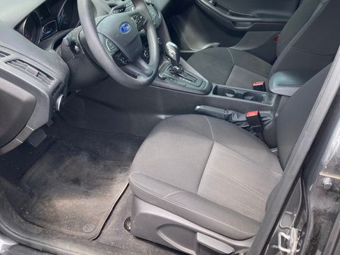 Used 2016 Ford Focus SE FWD image 9