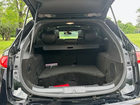 Used 2017 Lincoln MKT AWD image 9