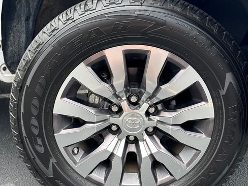 Used 2020 Toyota Tacoma Limited RWD image 15