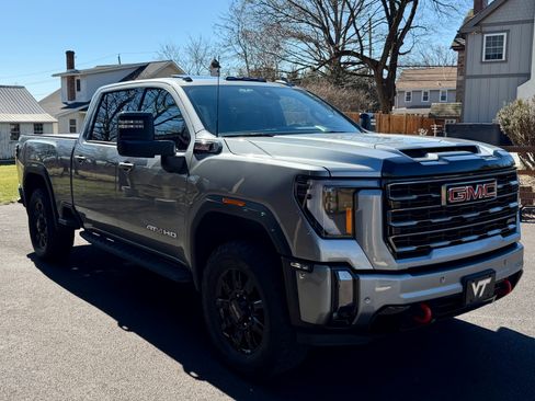 Used 2024 GMC Sierra 2500 AT4 w/ Technology Package image 2