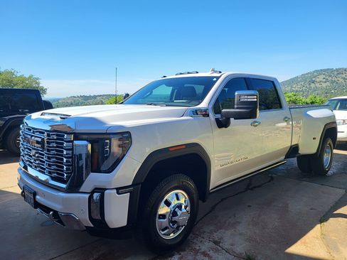 Used 2025 GMC Sierra 3500 Denali w/ Denali Reserve Package image 1