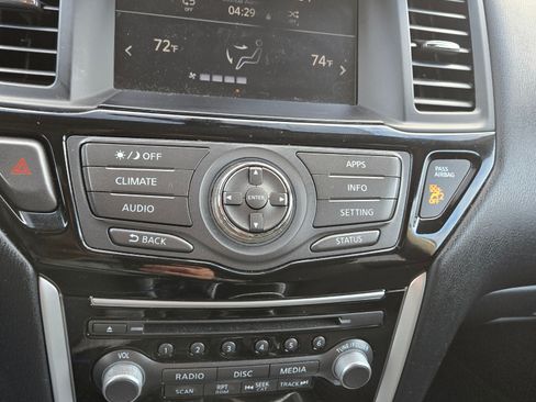 Used 2017 Nissan Pathfinder SV image 8