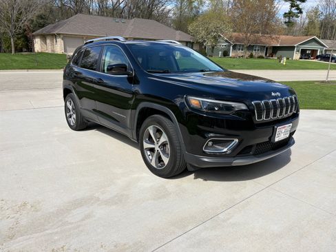 Used 2019 Jeep Cherokee Limited w/ Trailer Tow Group AWD/4WD image 6