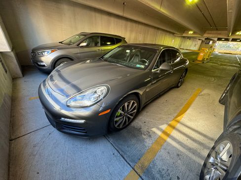 Used 2016 Porsche Panamera S RWD image 6
