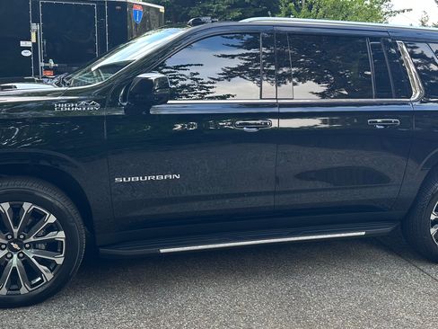 Used 2025 Chevrolet Suburban High Country w/ Sun And Tow Package AWD/4WD image 1