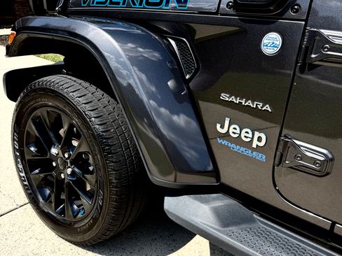 Used 2022 Jeep Wrangler Unlimited Sahara w/ Cold Weather Group AWD/4WD image 23