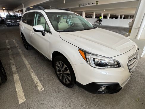 Used 2015 Subaru Outback 2.5i Limited AWD/4WD image 2