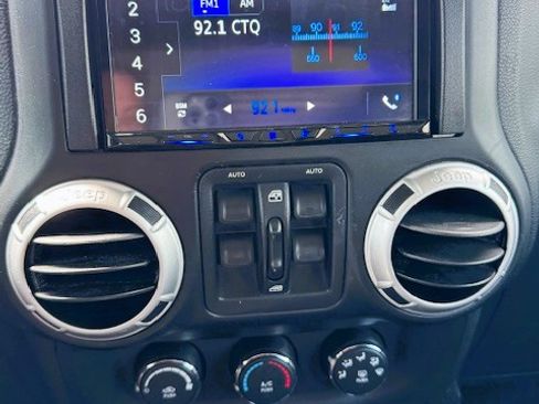 Used 2014 Jeep Wrangler Unlimited Sahara w/ Connectivity Group image 9