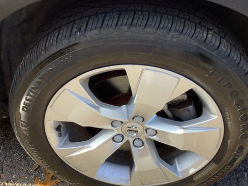 Used 2021 Volvo XC40 T5 Momentum image 24