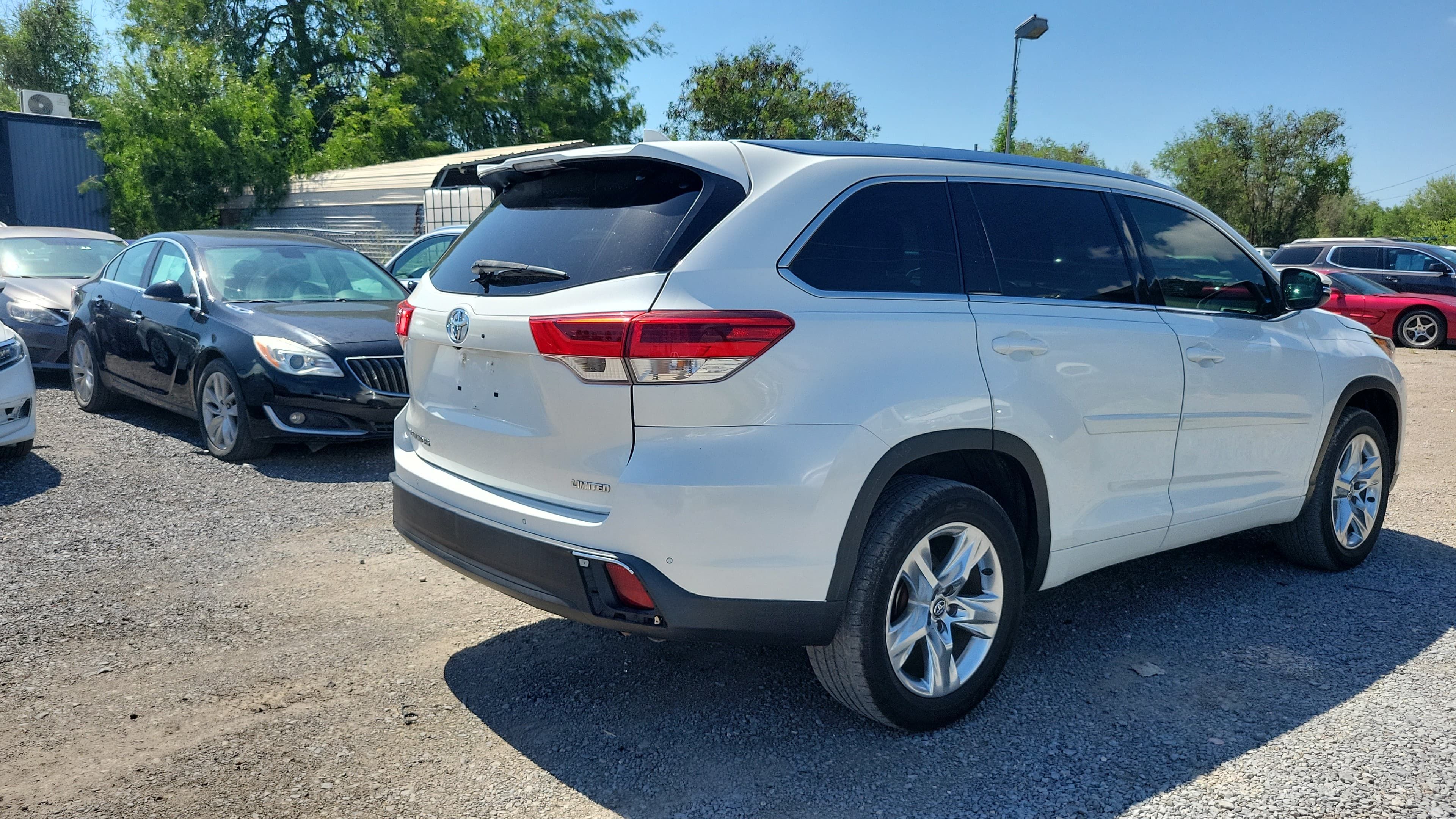 Used 2017 Toyota Highlander Limited FWD image 5