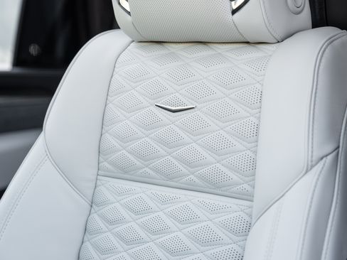 Used 2025 Cadillac Escalade V w/ LPO, ONYX Package image 11