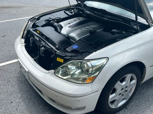 Used 2004 Lexus LS 430 RWD image 12