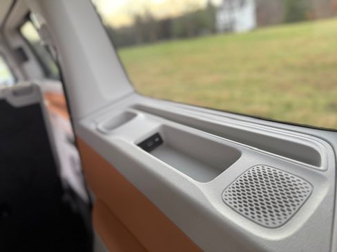 Used 2025 Volkswagen ID. Buzz 1st Edition image 26