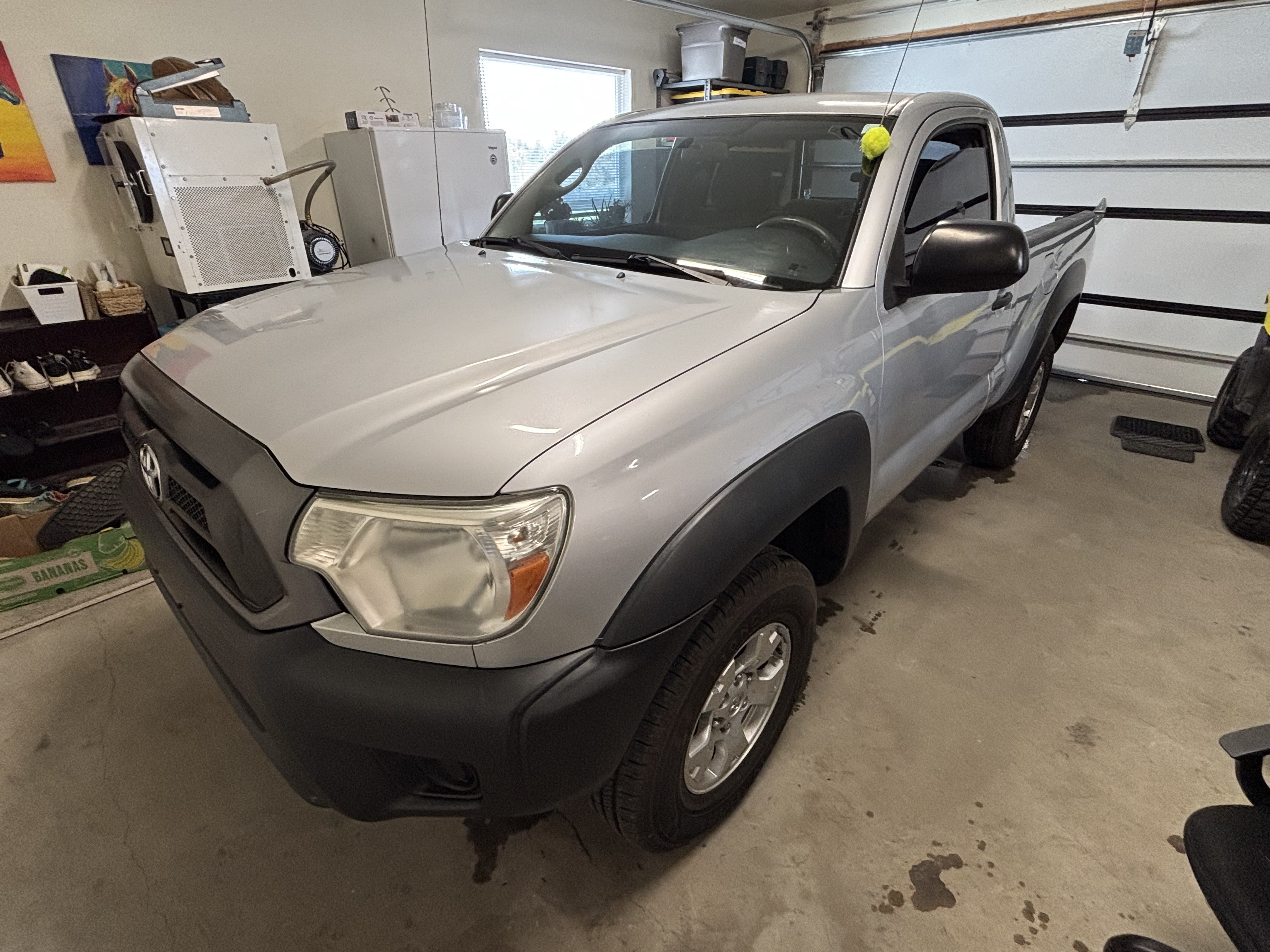 Used 2013 Toyota Tacoma 4x4 Regular Cab image 2