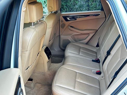 Used 2016 Porsche Macan S image 13