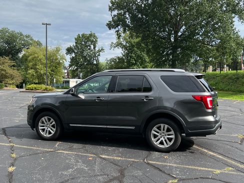 Used 2018 Ford Explorer XLT w/ Equipment Group 201A AWD/4WD image 6