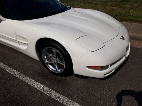 Used 2001 Chevrolet Corvette Coupe image 13