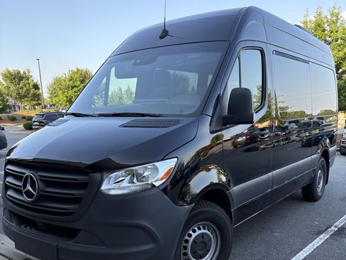 Used 2022 Mercedes-Benz Sprinter 2500 image 2