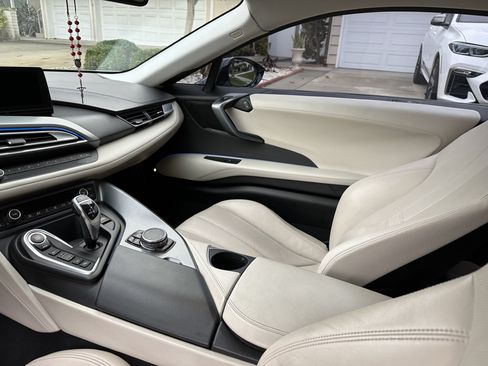 Used 2016 BMW i8 image 10