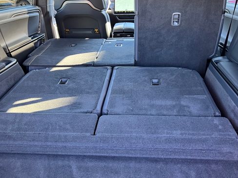 Used 2023 Rivian R1S Adventure image 9