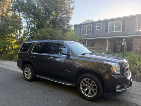 Used 2017 GMC Yukon SLE RWD image 5