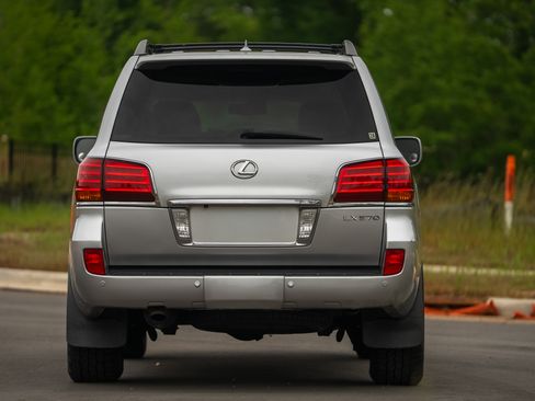 Used 2011 Lexus LX 570 4WD w/ Luxury Pkg image 25