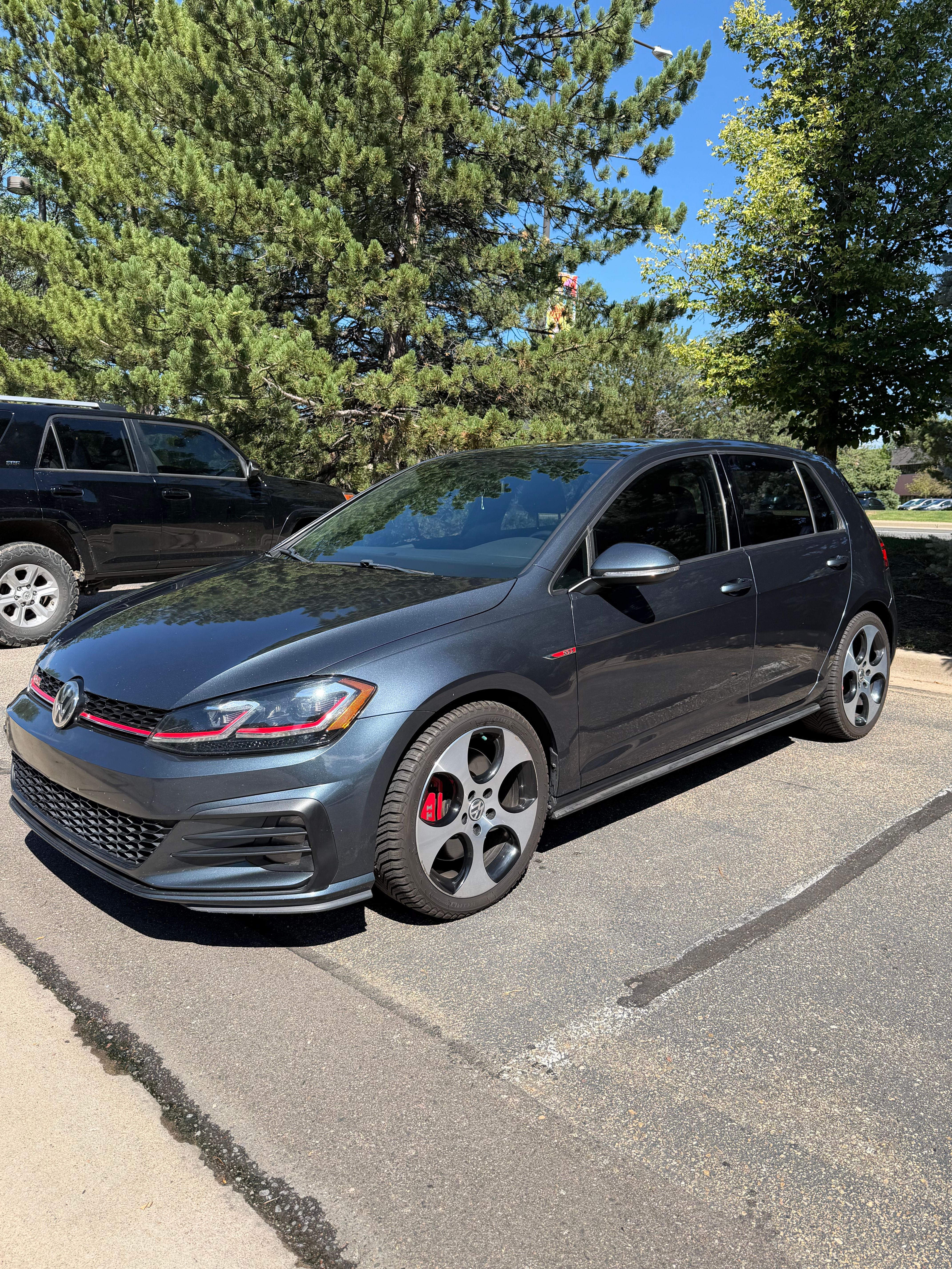 Used 2018 Volkswagen GTI SE FWD image 2