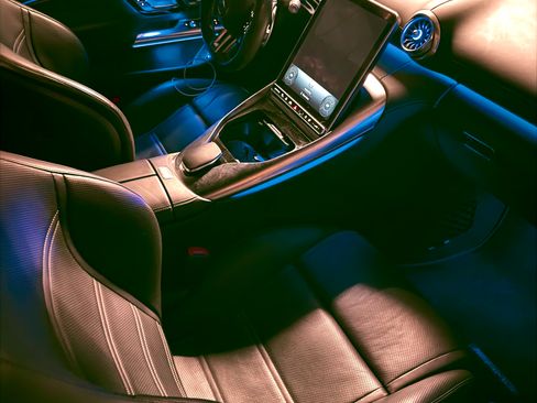 Used 2023 Mercedes-Benz SL 43 AMG SL 43 Roadster 2D w/ Driver Assistance Package image 2