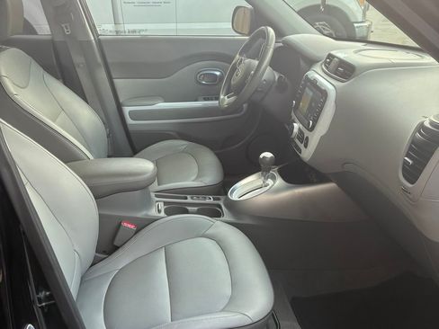 Used 2017 Kia Soul EV + image 16