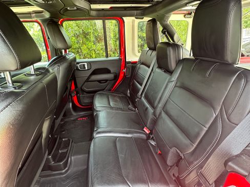 Used 2019 Jeep Wrangler Unlimited Sahara AWD/4WD image 11