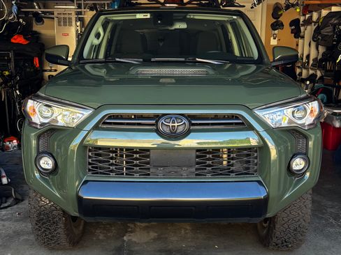 Used 2022 Toyota 4Runner TRD Off-Road AWD/4WD image 1