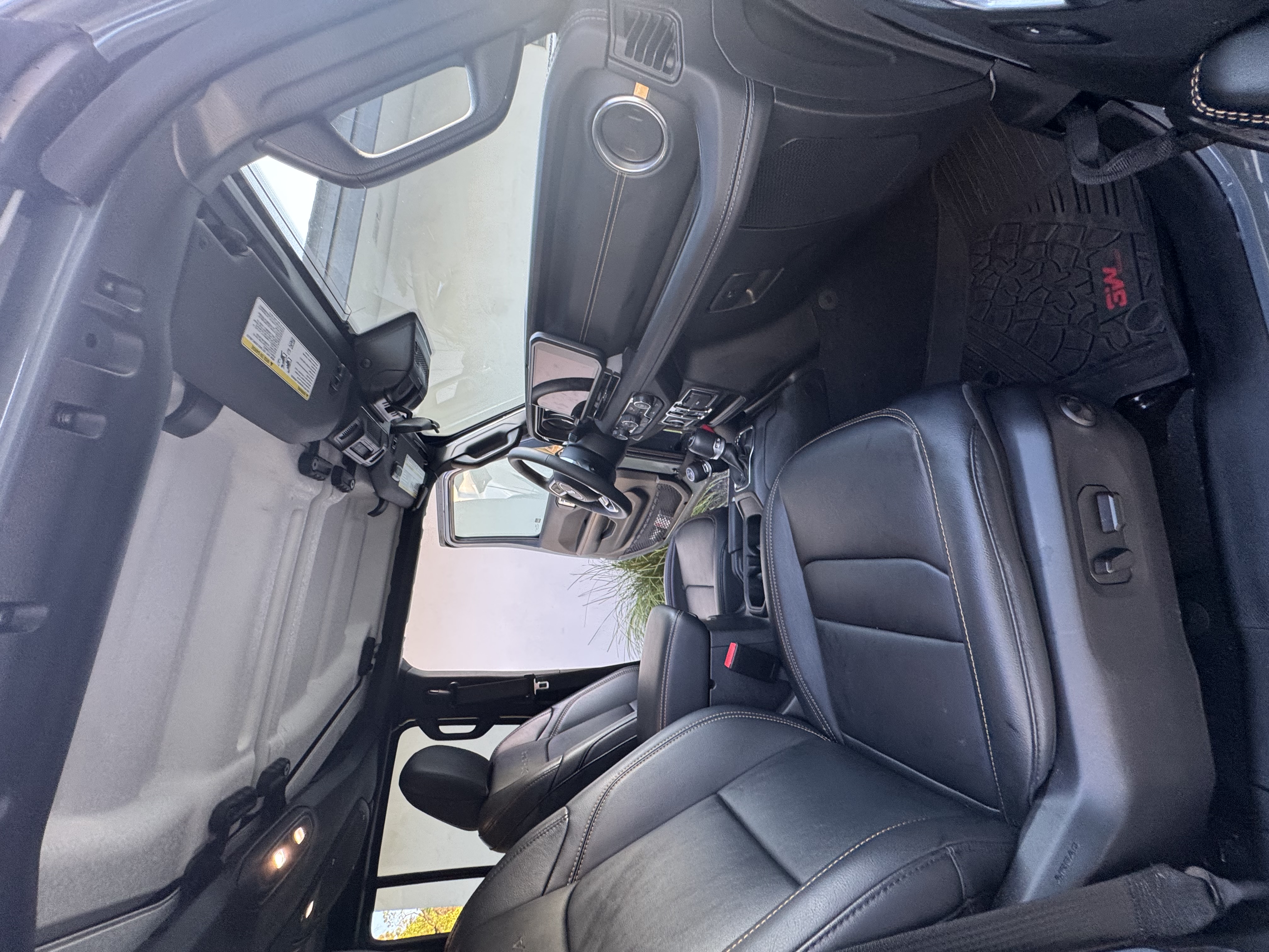 Used 2024 Jeep Wrangler Unlimited Sahara AWD/4WD image 8