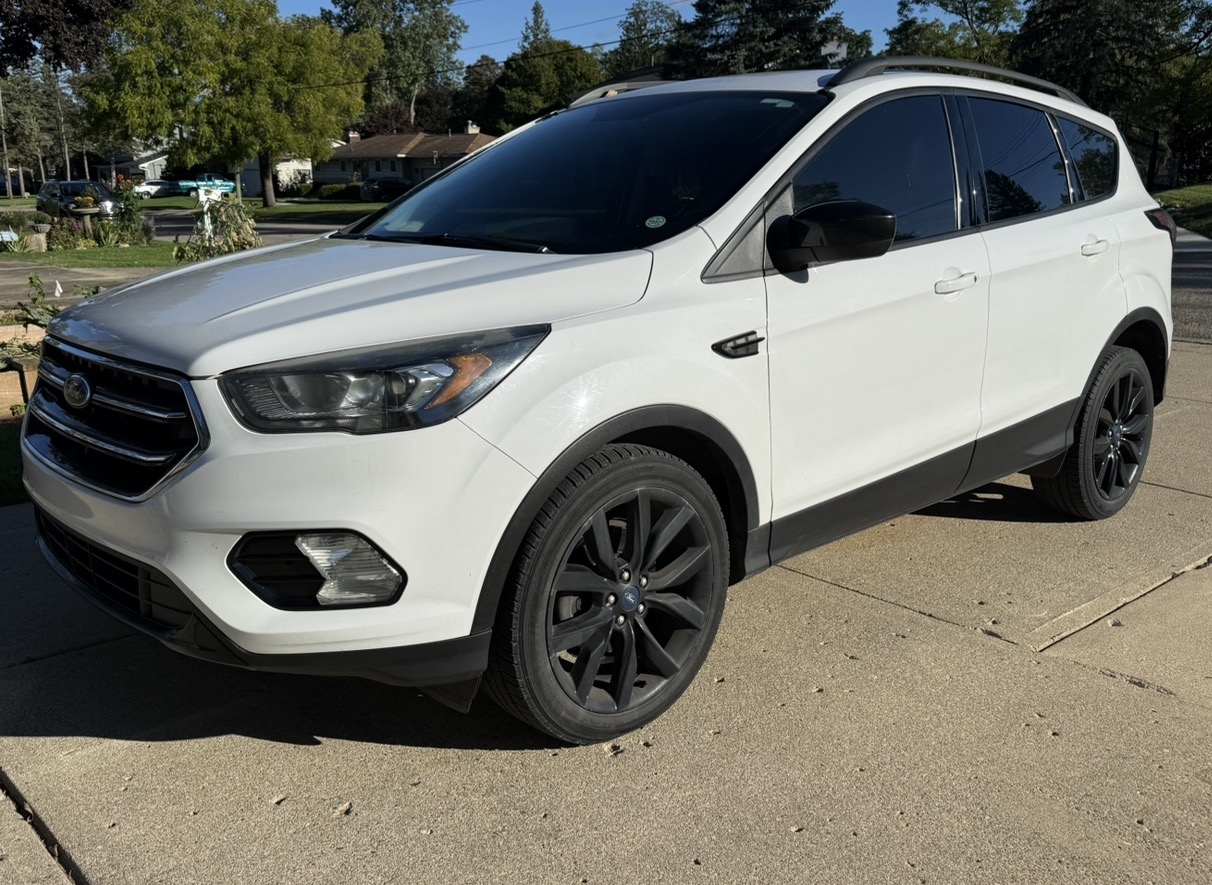 Used 2017 Ford Escape SE w/ Equipment Group 201A FWD image 5