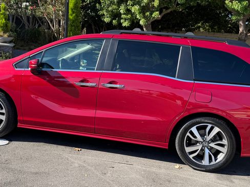 Used 2022 Honda Odyssey Touring image 2
