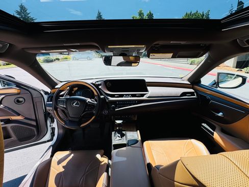 Used 2019 Lexus ES 300h w/ Accessory Package 2 FWD image 5