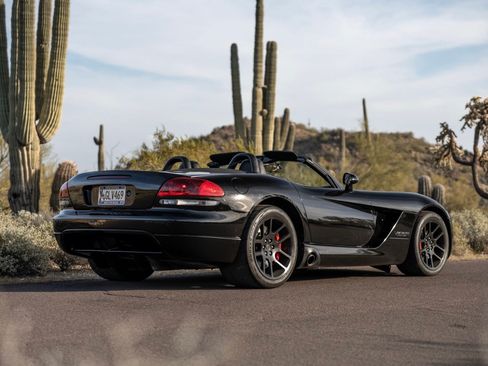 Used 2004 Dodge Viper SRT-10 RWD image 2