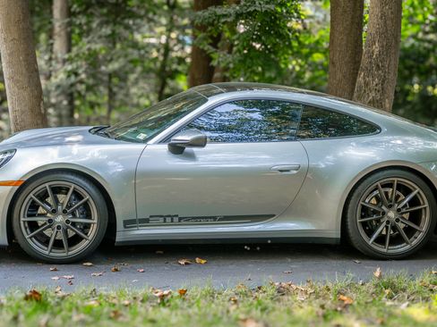 Used 2024 Porsche 911 Carrera T image 19