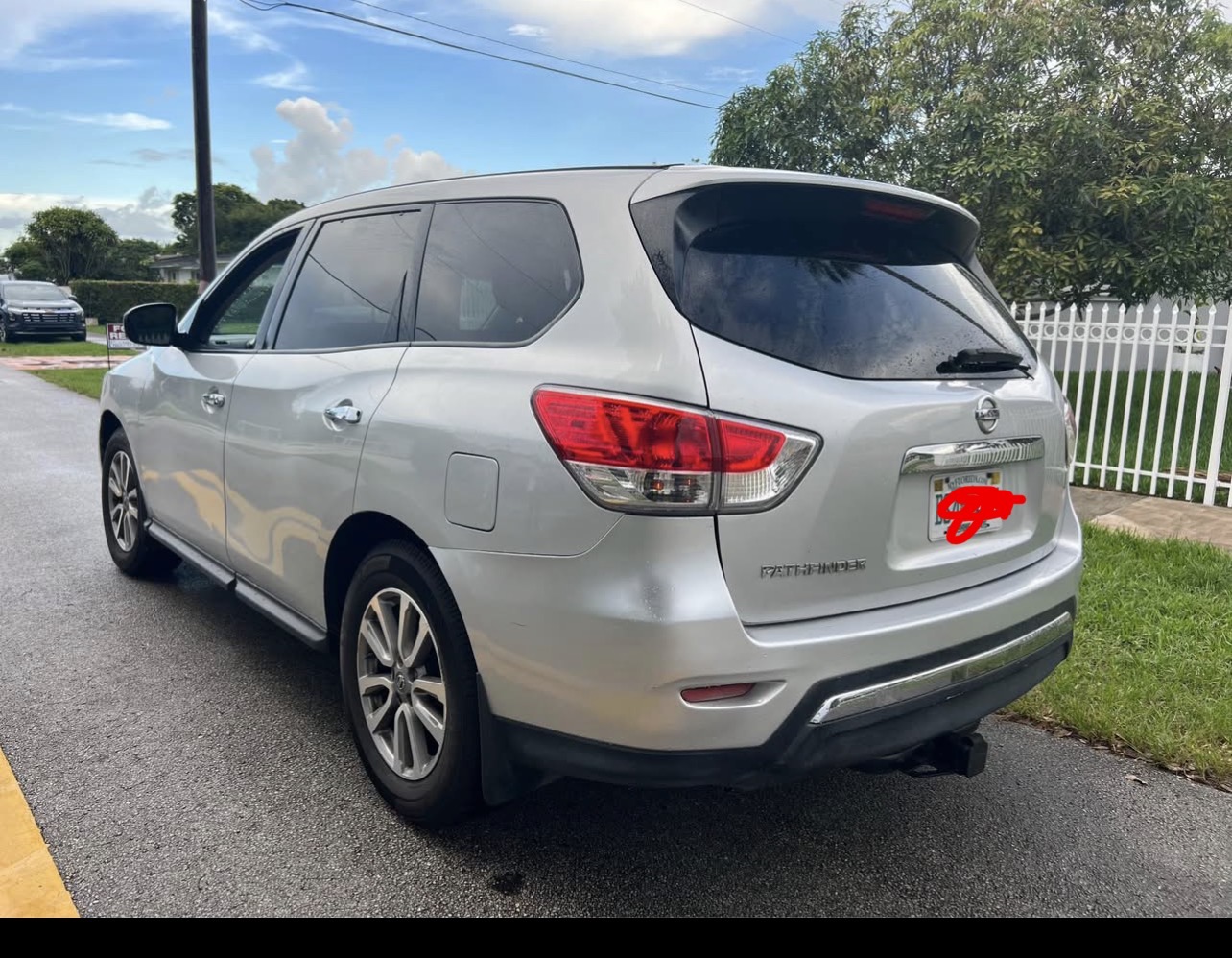Used 2015 Nissan Pathfinder S FWD image 1
