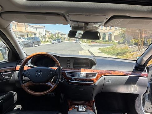 Used 2010 Mercedes-Benz S 550 w/ Sport Pkg image 9