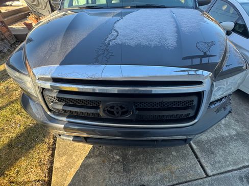 Used 2011 Toyota Tundra 4x4 Double Cab w/ Tow Pkg image 11