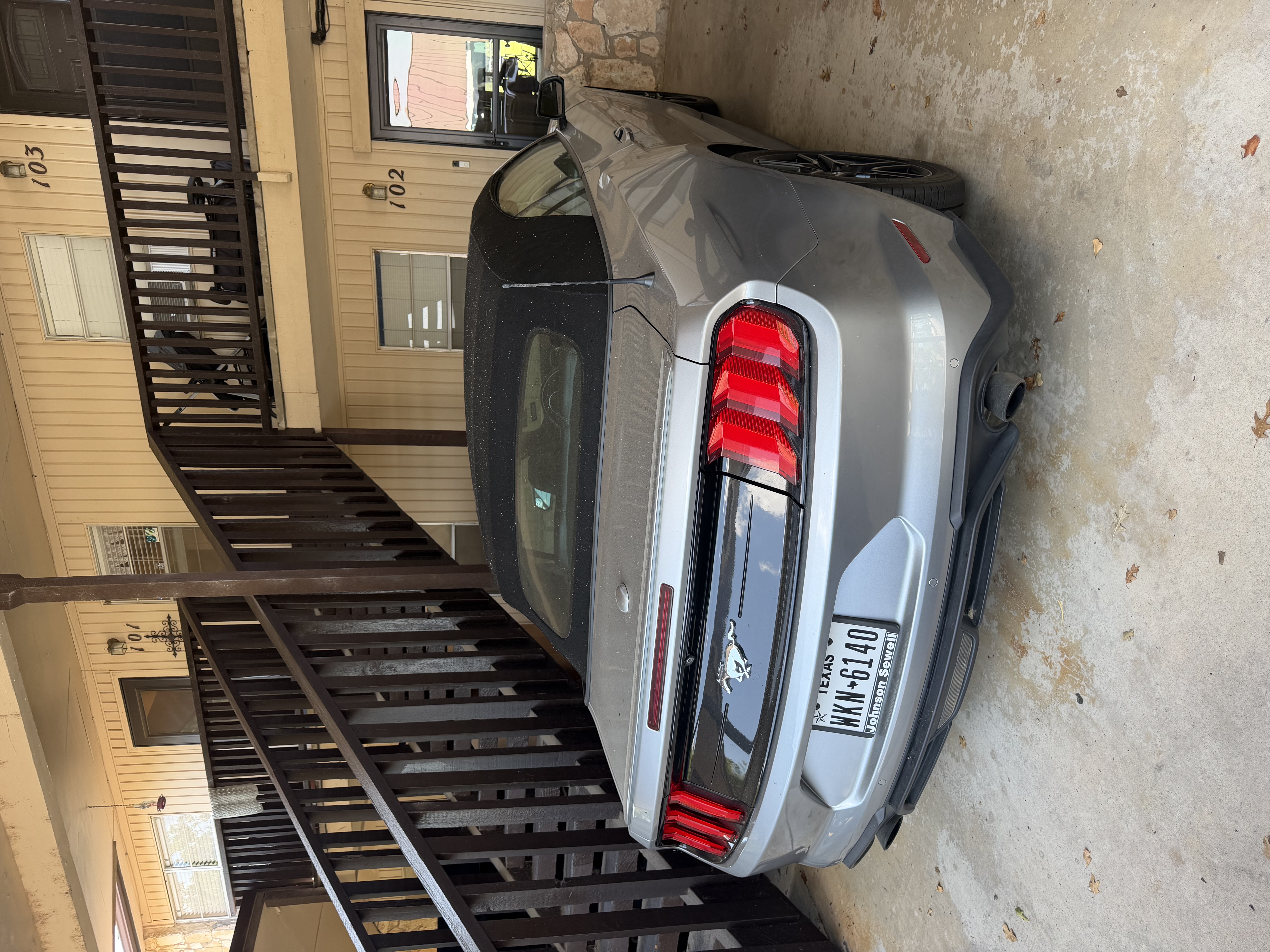 Used 2020 Ford Mustang Premium RWD image 4