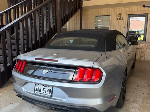 Used 2020 Ford Mustang Premium RWD image 4