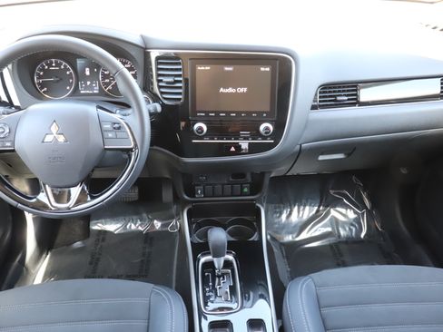 Used 2020 Mitsubishi Outlander SE image 9