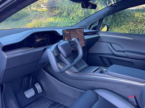 Used 2024 Tesla Model X Standard Sport Utility 4D image 10