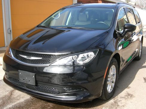 Used 2021 Chrysler Voyager Lxi image 6