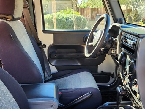 Used 2009 Jeep Wrangler X image 11