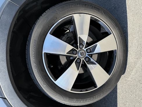 Used 2020 Volvo XC40 T5 Momentum w/ Premium Package image 21